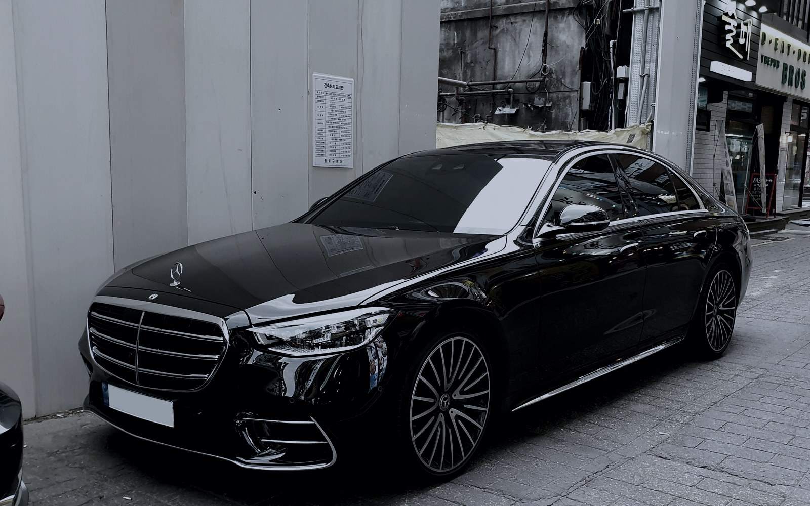 Black Mercedes-Benz S-Class — MHM Flagship Sedans chauffeur vehicle for Washington DC executive transportation