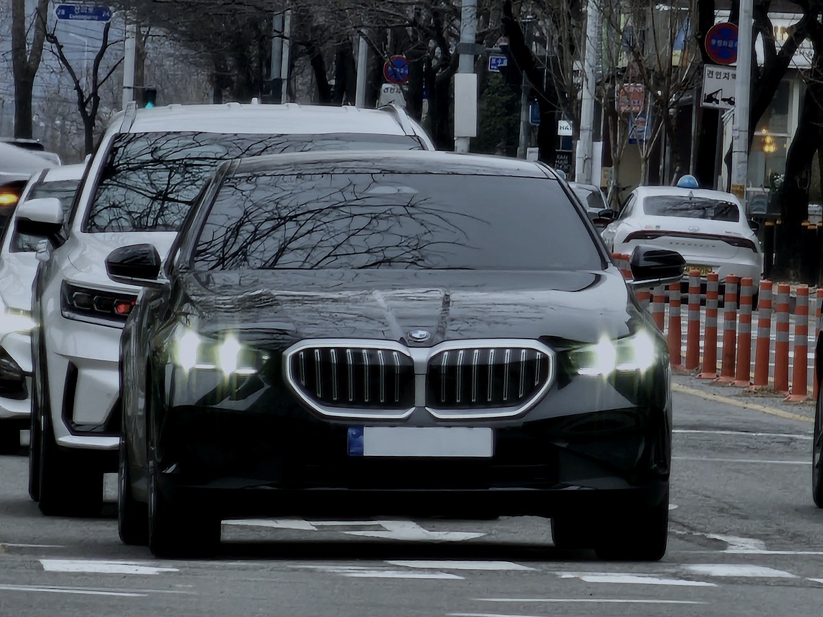 2025 2025 BMW 540i xDrive in black — Executive Sedans chauffeur vehicle seating 3 passengers