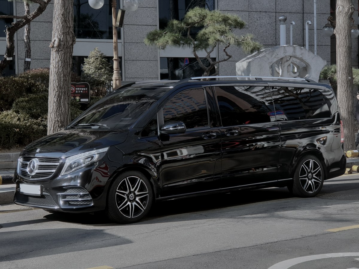 2024 Mercedes V-Class in black — Executive Vans chauffeur vehicle seating 7 passengers